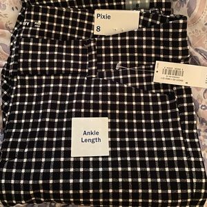 Ankle length black/white pants